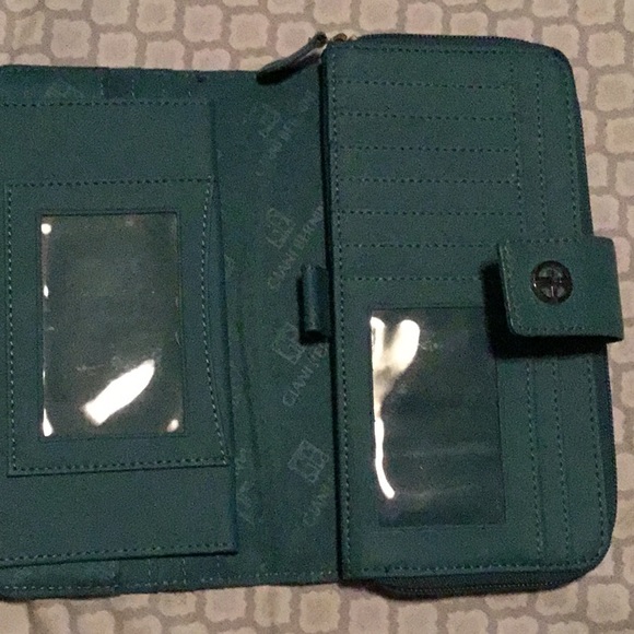 Sold - Picture 3 of 4